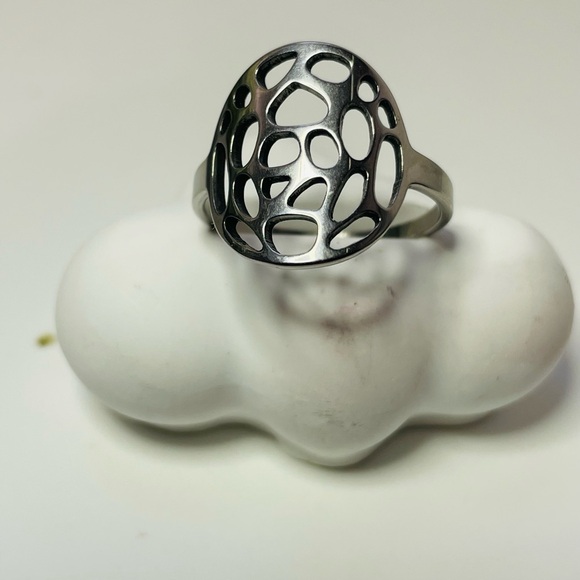 NWT Stainless Steel láser Cut Pattern women ring Size 9 - Picture 1 of 16